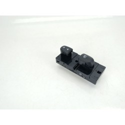 MANDO ELEVALUNAS DELANTERO DERECHO 25411HV10A 