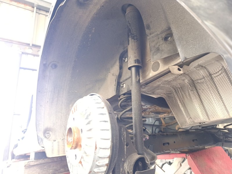 Recambio de amortiguador trasero izquierdo para renault clio v (b7_) tce 90 (b7mt) referencia OEM IAM 562101993R  
