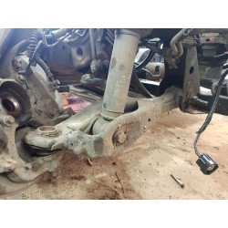 BRAZO SUSPENSION INFERIOR DELANTERO DERECHO LR029303 