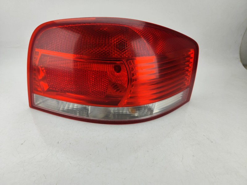Recambio de piloto trasero derecho para audi a3 sportback (8pa) 2.0 tdi 16v referencia OEM IAM 8P0945096  
