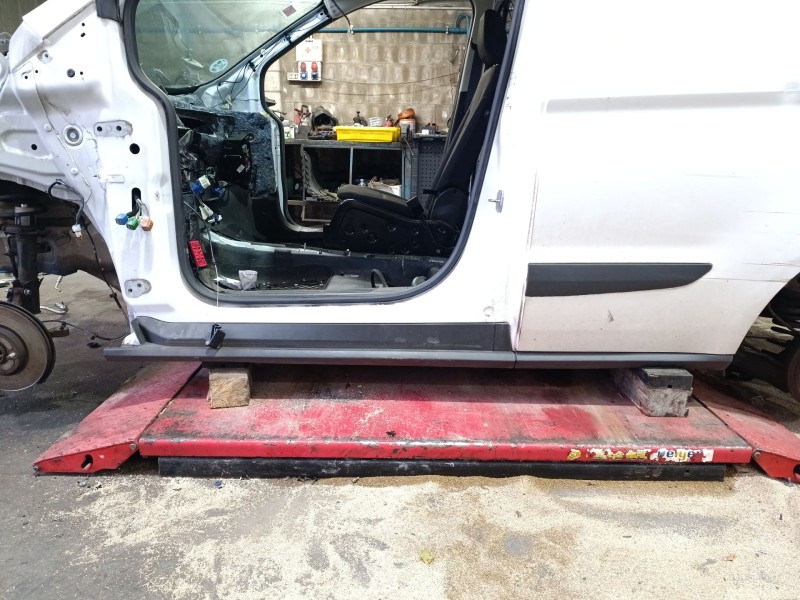 Recambio de faldon lateral para ford transit courier b460 furgón/monospace 1.5 ecoblue referencia OEM IAM 2152928  