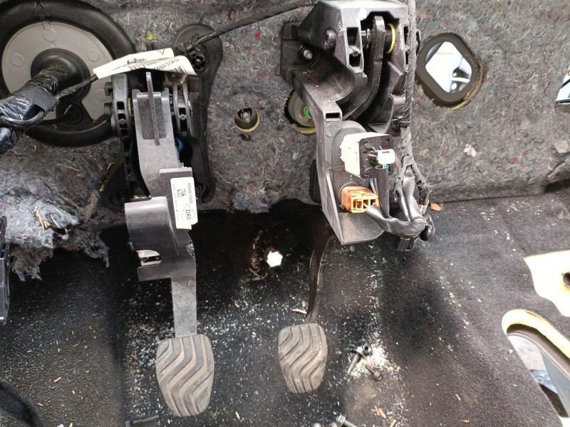 Recambio de pedal embrague para nissan juke (f16_) 1.0 referencia OEM IAM 4654000Q1G  