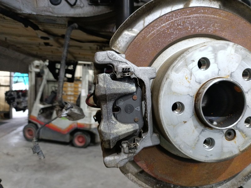 Recambio de pinza freno trasera derecha para bmw 1 (f40) 118 d referencia OEM IAM 34208837100  