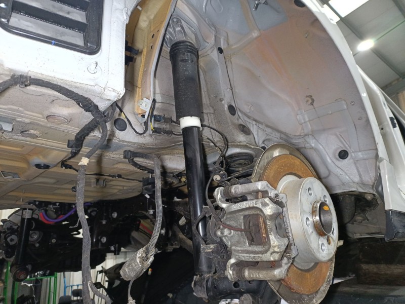 Recambio de amortiguador trasero derecho para bmw 1 (f40) 118 d referencia OEM IAM 33505B76956  