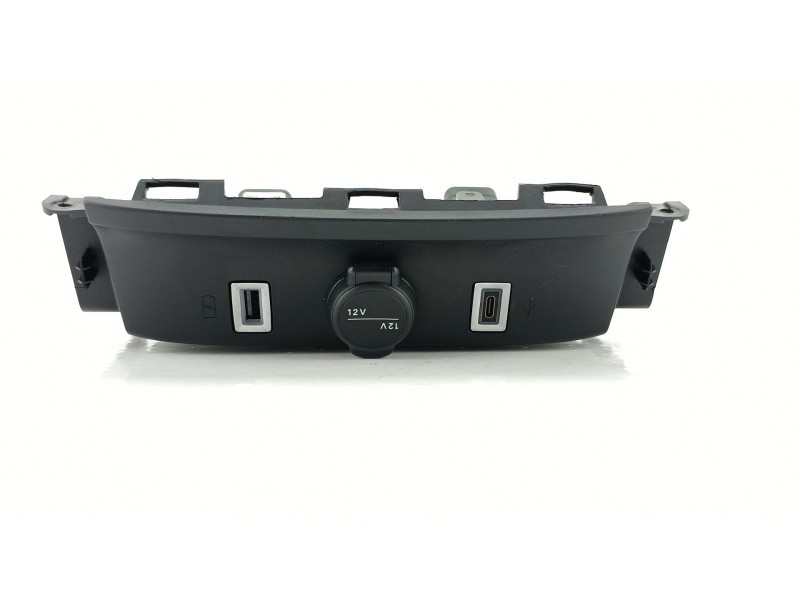 Recambio de moldura para fiat 600 mild hybrid referencia OEM IAM 7357900590  