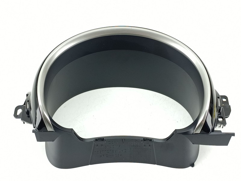Recambio de moldura para fiat 600 mild hybrid referencia OEM IAM 735772786  