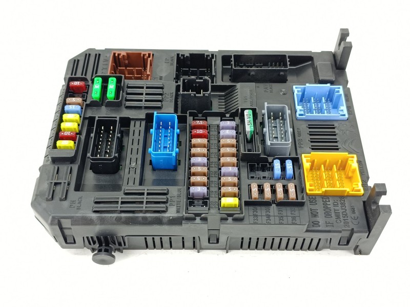 Recambio de caja reles / fusibles para citroën c3 iii (sx) 1.2 puretech 82 referencia OEM IAM 9845141280  