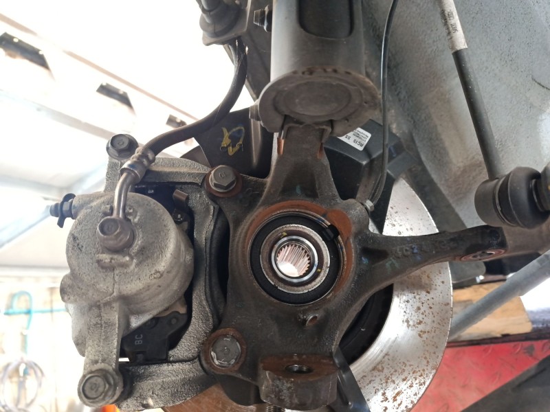 Recambio de mangueta delantera derecha para hyundai bayon (bc3) 1.0 t-gdi referencia OEM IAM 51716Q0500  