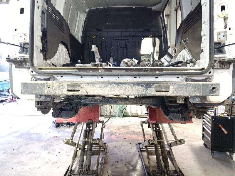 Recambio de refuerzo paragolpes trasero para opel combo furgón/monospace (k9) 1.5 d referencia OEM IAM 9822105380  