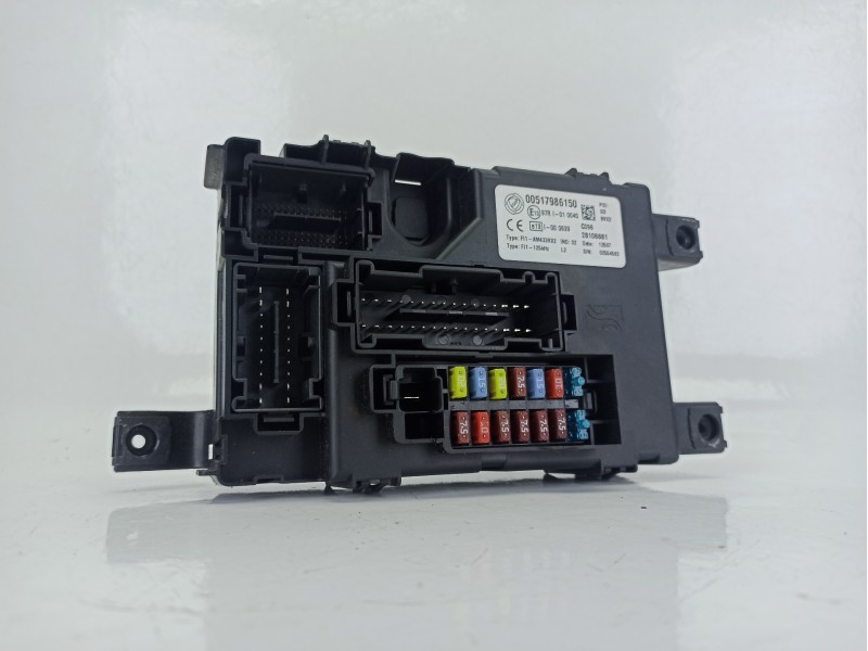 Recambio de caja reles / fusibles para fiat grande punto (199_) 1.3 d multijet referencia OEM IAM 517986150  