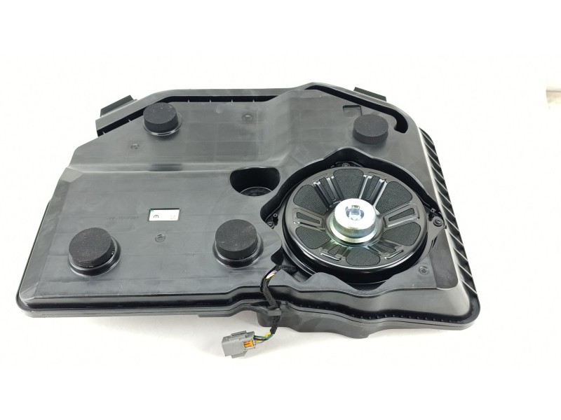 Recambio de subwoofer para jeep avenger fh1 referencia OEM IAM 8946033602A  