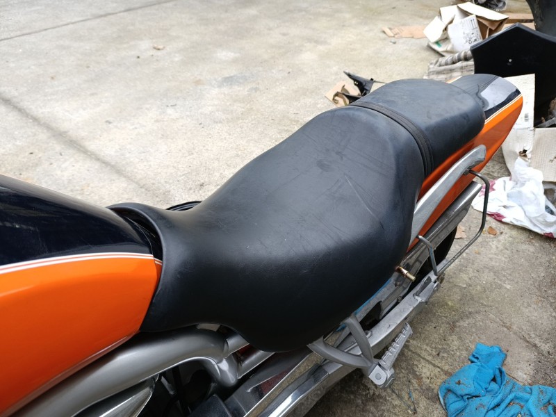 Recambio de asiento para hyosung aquila aquila 650 referencia OEM IAM   
