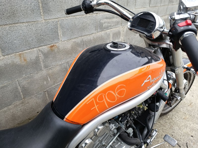 Recambio de deposito combustible para hyosung aquila aquila 650 referencia OEM IAM   