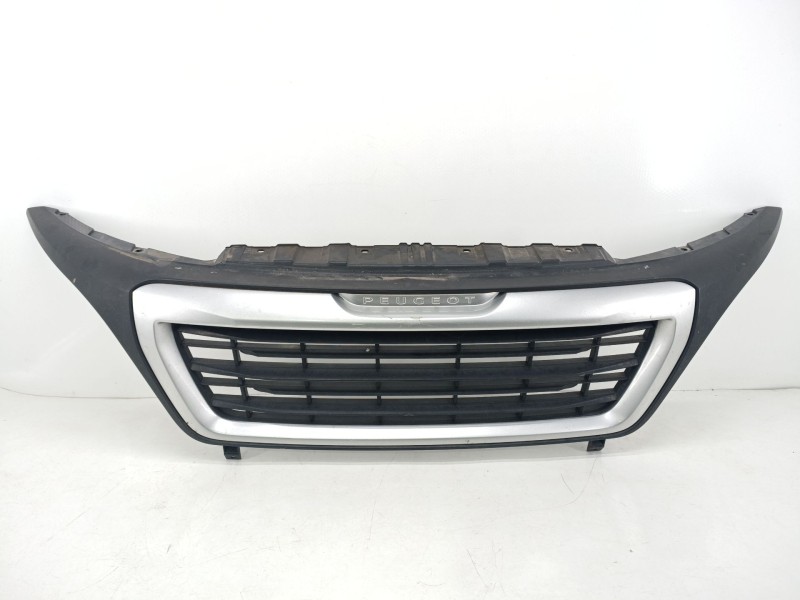 Recambio de rejilla paragolpes central para peugeot boxer furgoneta 2.0 bluehdi 130 referencia OEM IAM 1314847070  