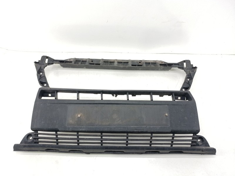 Recambio de rejilla paragolpes central para peugeot boxer furgoneta 2.0 bluehdi 130 referencia OEM IAM 1315077070  