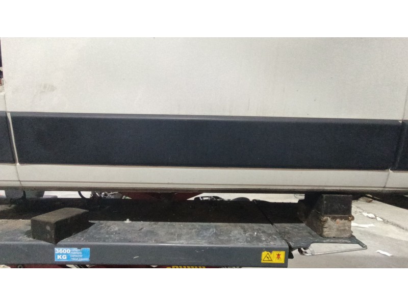 Recambio de moldura para peugeot boxer furgoneta 2.0 bluehdi 130 referencia OEM IAM 1637298880  