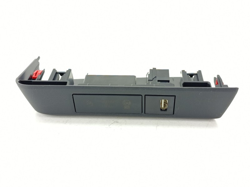 Recambio de moldura para toyota yaris (_p21_, _pa1_, _ph1_) 1.5 hybrid (mxph10) referencia OEM IAM 55420K0040  