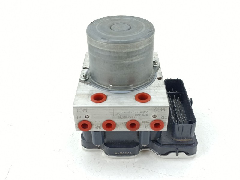 Recambio de abs para toyota yaris (_p21_, _pa1_, _ph1_) 1.5 hybrid (mxph10) referencia OEM IAM 445400D780  