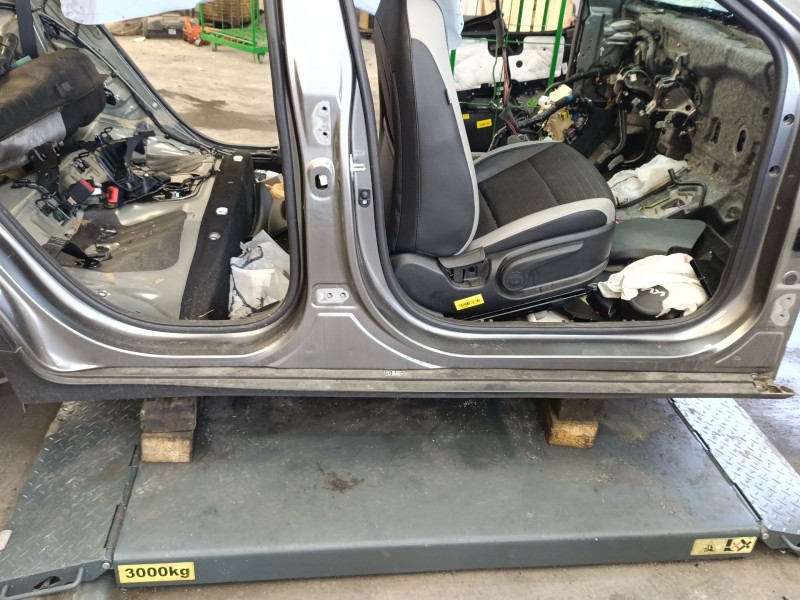 Recambio de faldon lateral para kia stonic (yb) 1.0 t-gdi eco-dynamics+ referencia OEM IAM 87752H8400  