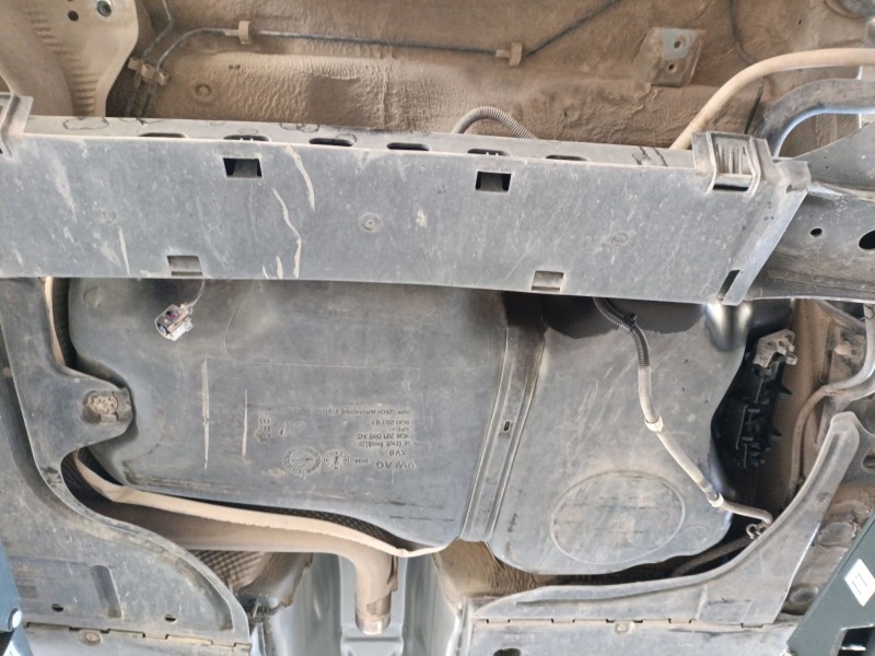 Recambio de deposito combustible para skoda karoq (nu7, nd7) 2.0 tdi referencia OEM IAM 5Q0201060FH  
