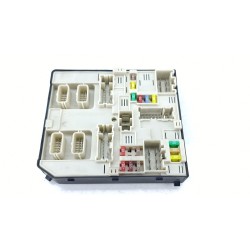 CAJA RELES / FUSIBLES 284B69681R 