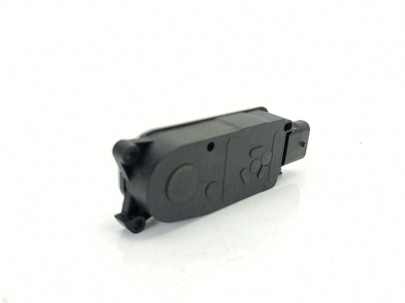 Recambio de motor apertura trampillas climatizador para opel corsa f (p2jo) 1.2 (68) referencia OEM IAM 5877R1001  