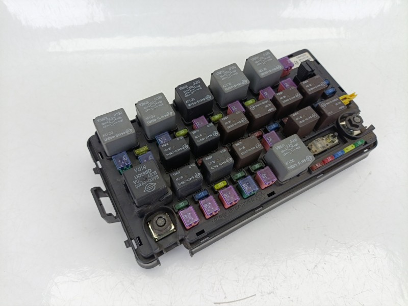 Recambio de caja reles / fusibles para ssangyong kyron 2.0 xdi 4x4 referencia OEM IAM 8231009031  