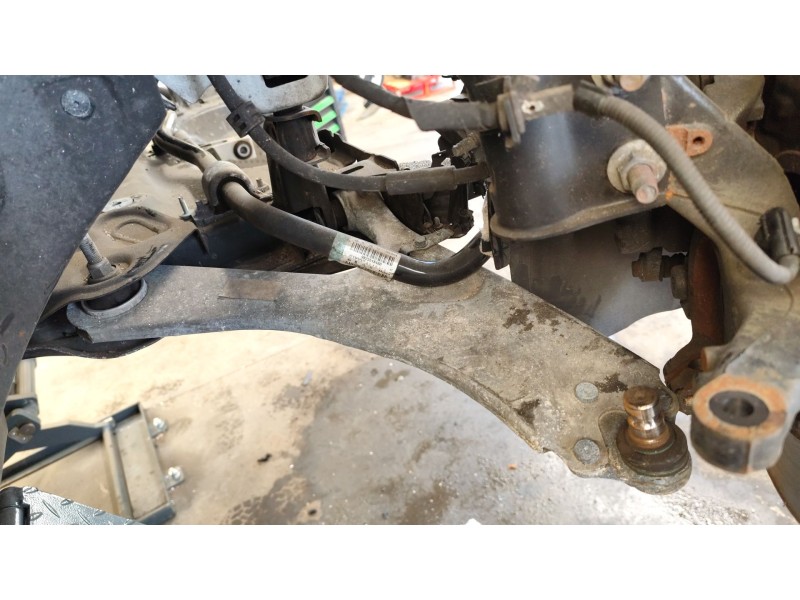 Recambio de brazo suspension inferior delantero derecho para opel mokka 1.2 (76) referencia OEM IAM 9831682780  