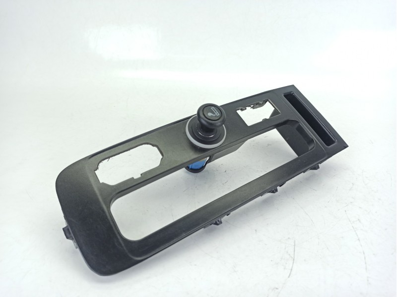 Recambio de moldura para opel combo furgoneta/monovolumen (x12) 1.3 cdti (b05) referencia OEM IAM 73545640  