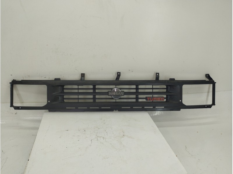 Recambio de rejilla delantera para nissan terrano (wd21) 2.7 td referencia OEM IAM   