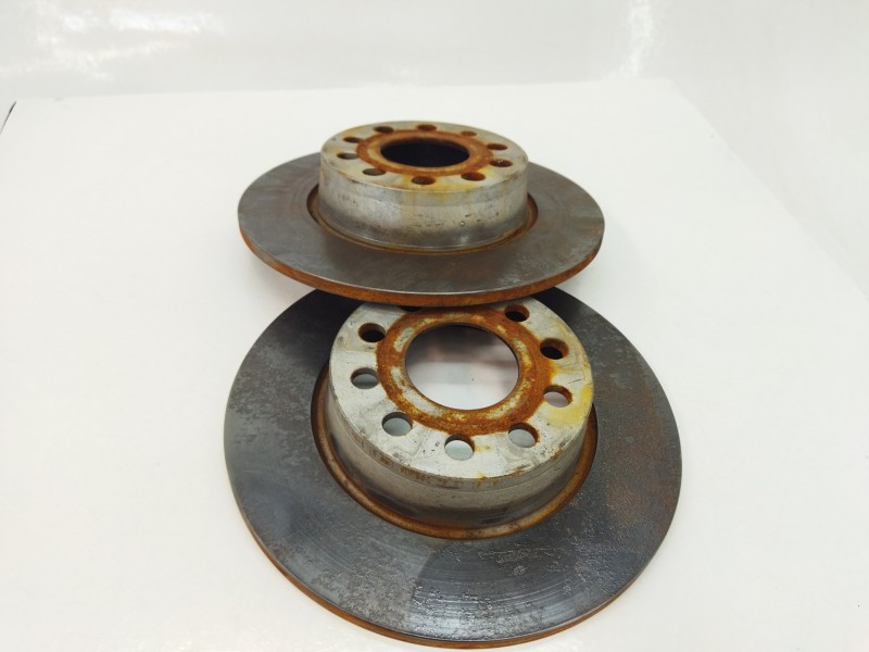 Recambio de disco de freno trasero para audi a3 (8p1) 2.0 tdi 16v referencia OEM IAM 5Q0615601D  