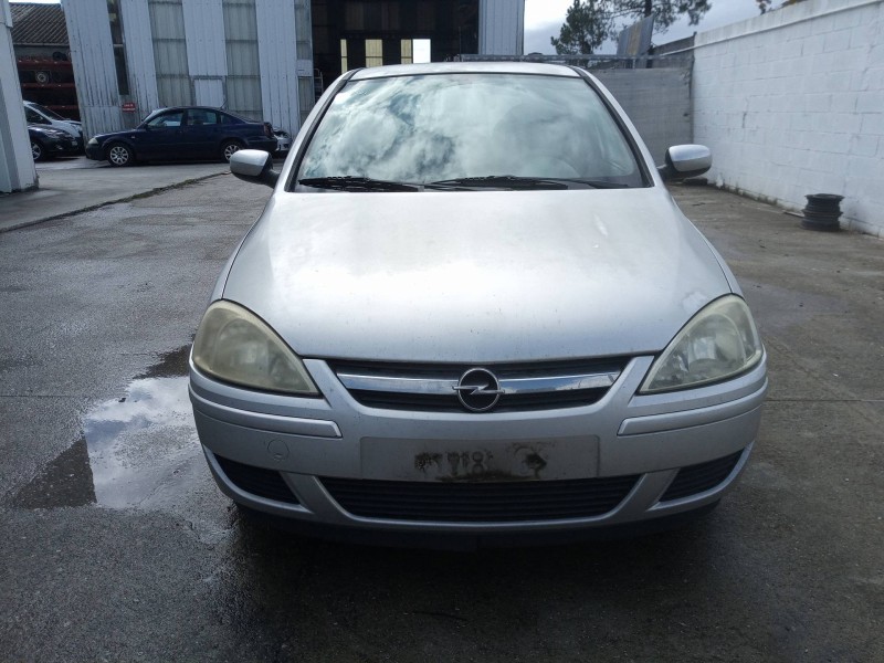 opel corsa c (x01) del año 2004