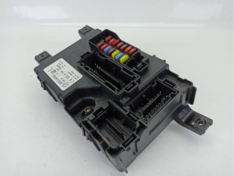 Recambio de caja reles / fusibles para fiat grande punto (199_) 1.3 d multijet referencia OEM IAM 00517187860  