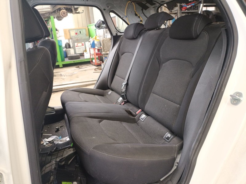 Recambio de asiento trasero para hyundai i30 (pde, pd, pden) 1.6 crdi referencia OEM IAM 89400S0030PNZ  