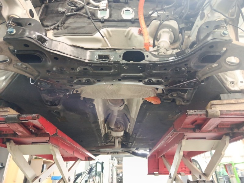 Recambio de puente delantero para hyundai ioniq (ae) 1.6 gdi hybrid referencia OEM IAM 62405G2100  