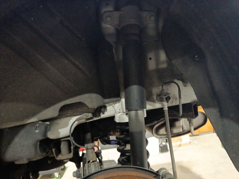 Recambio de amortiguador trasero izquierdo para hyundai ioniq (ae) 1.6 gdi hybrid referencia OEM IAM   