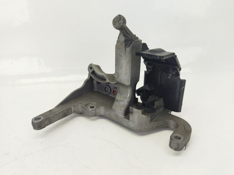 Recambio de soporte bomba inyeccion para volvo v40 hatchback (525) d2 referencia OEM IAM AV6Q9B470BB  