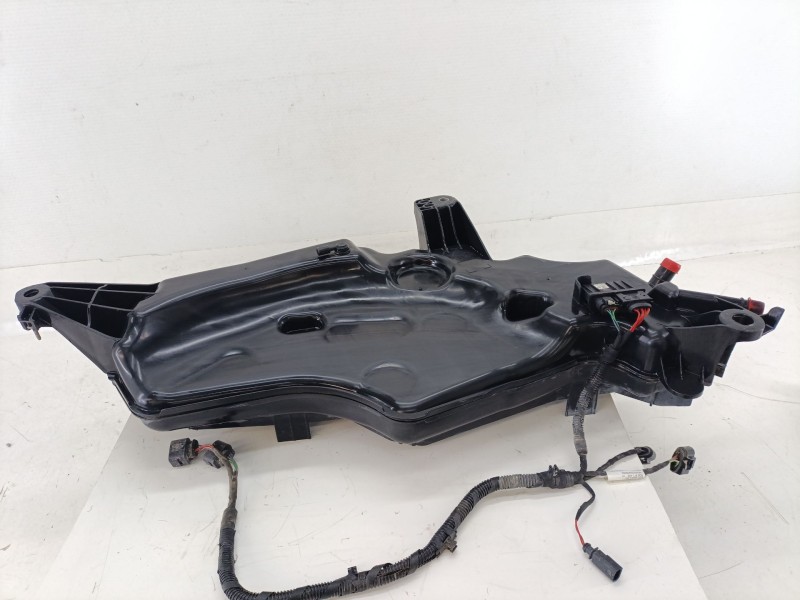 Recambio de deposito adblue para skoda karoq (nu7, nd7) 2.0 tdi referencia OEM IAM 5Q0131877P  