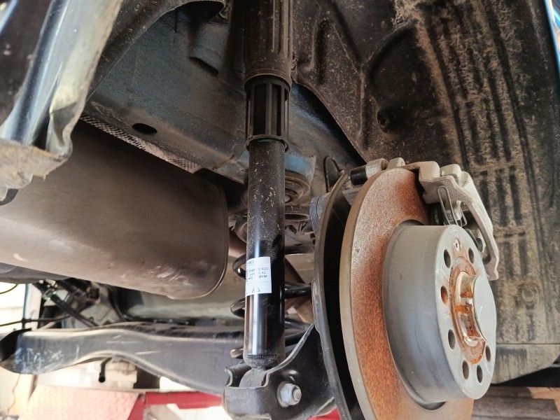 Recambio de amortiguador trasero derecho para mg (saic) mg 3 hatchback referencia OEM IAM 10969915  