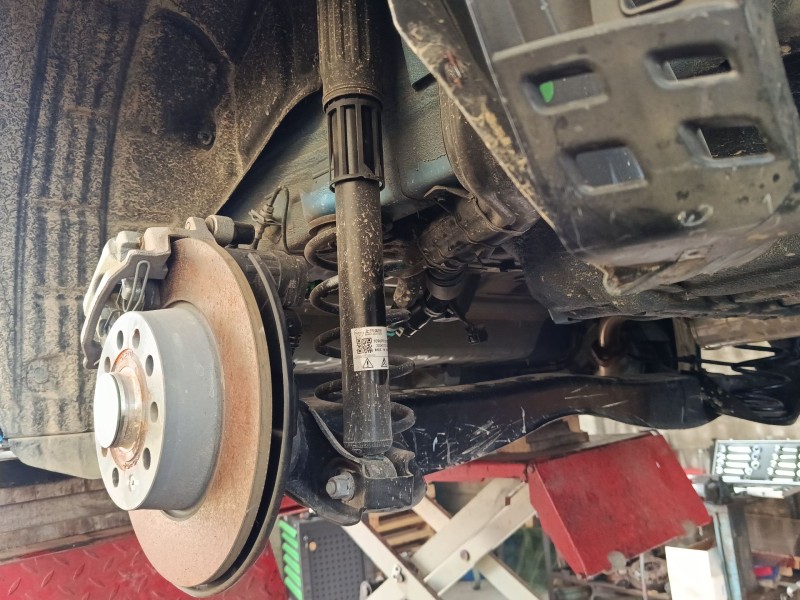 Recambio de amortiguador trasero izquierdo para mg (saic) mg 3 hatchback referencia OEM IAM 10969915  