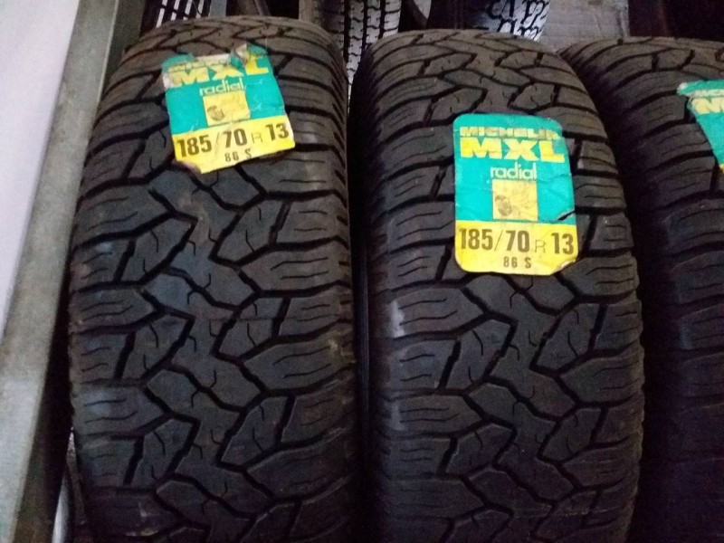 Recambio de neumatico para fruehauf super 55 super 55 referencia OEM IAM 185701386S  