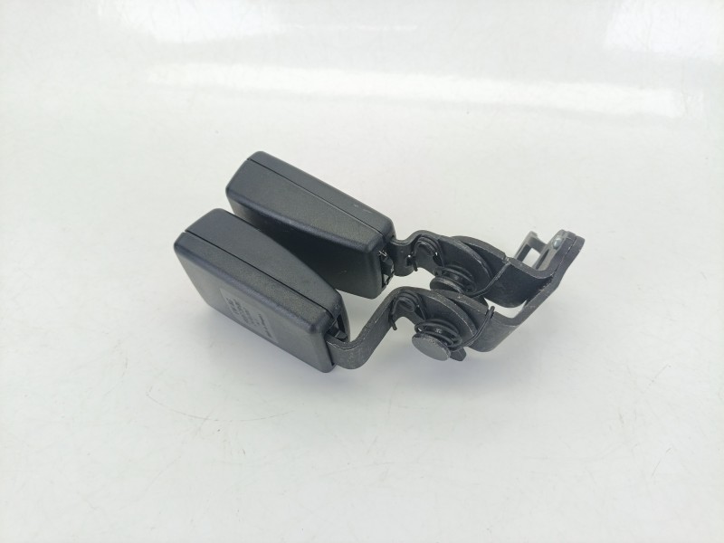Recambio de enganche cinturon trasero central para seat leon (5f1) 1.4 tsi referencia OEM IAM 5F0857739  
