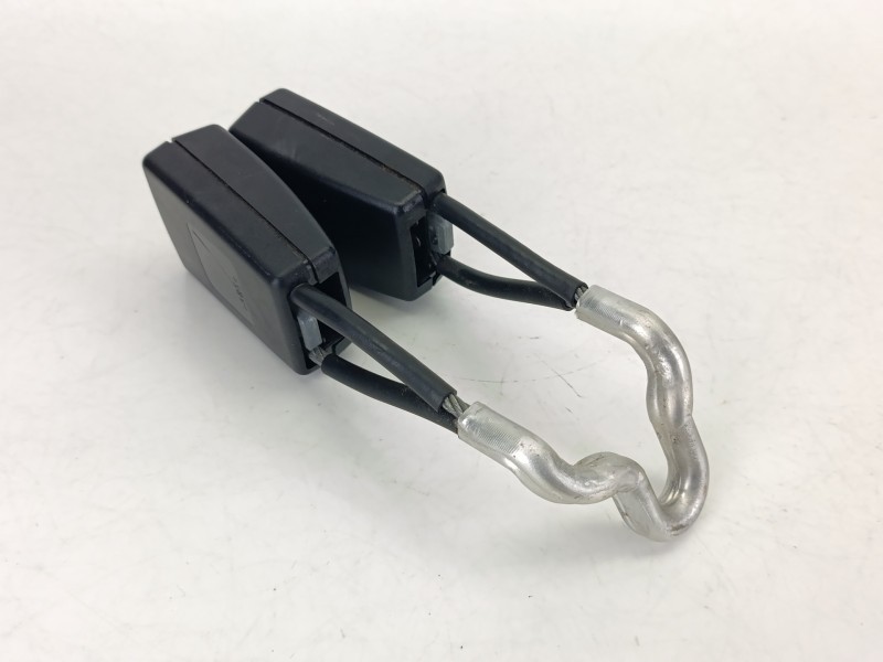 Recambio de enganche cinturon trasero izquierdo para skoda fabia ii (542) 1.2 referencia OEM IAM 5J6857488  