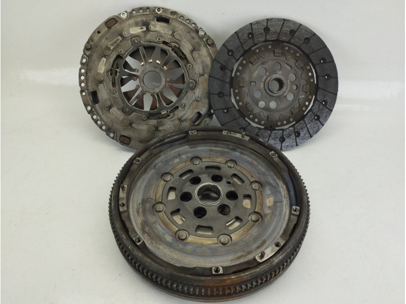 Recambio de kit embrague para volkswagen passat b6 (3c2) 1.9 tdi referencia OEM IAM 123042610  