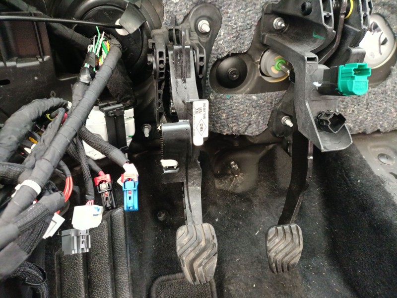 Recambio de pedal embrague para renault captur ii (hf_) tce 90 (hfm6) referencia OEM IAM 465401750R  