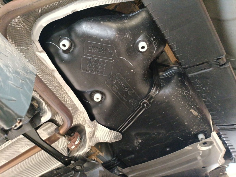 Recambio de deposito combustible para renault captur ii (hf_) tce 90 (hfm6) referencia OEM IAM 2DU136793R  