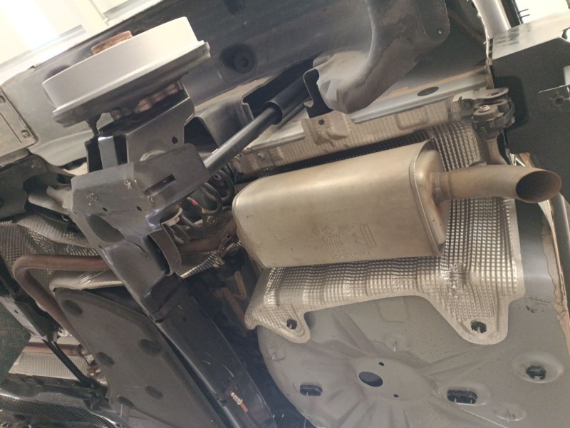 Recambio de silenciador trasero para renault captur ii (hf_) tce 90 (hfm6) referencia OEM IAM 201002732R  