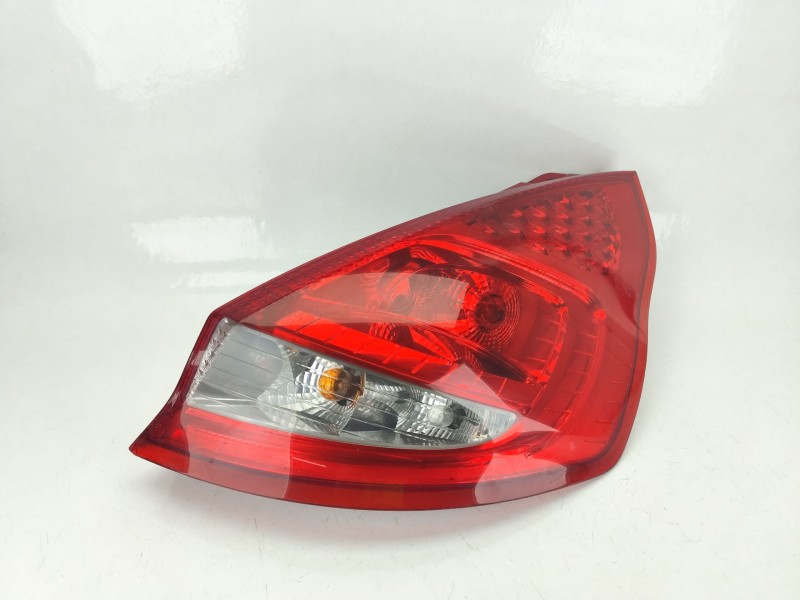 Recambio de piloto trasero derecho para ford fiesta vi (cb1, ccn) 1.6 tdci referencia OEM IAM 8A6113404A  