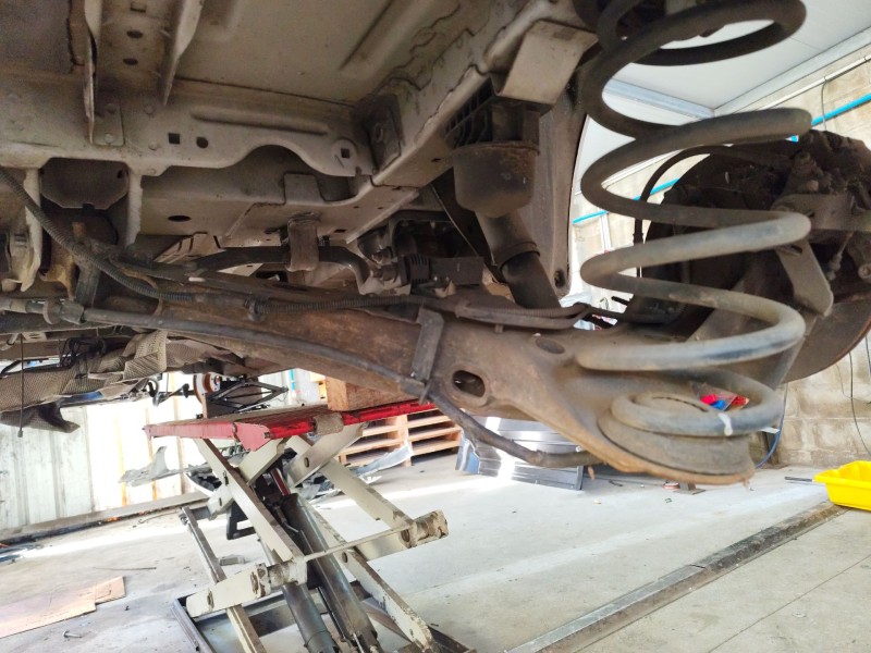 Recambio de brazo suspension inferior trasero derecho para citroën jumpy iii furgoneta (v_) 2.0 bluehdi 120 referencia OEM IAM 1