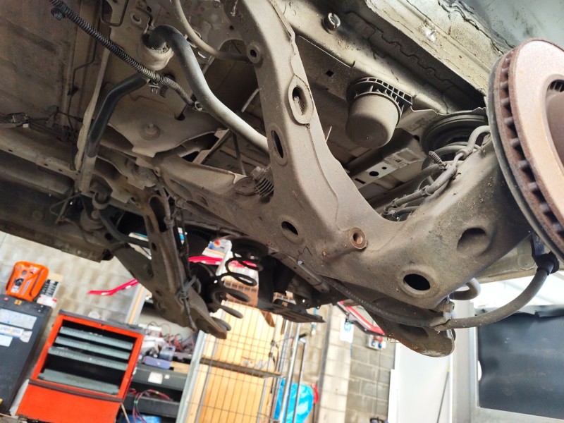 Recambio de brazo suspension inferior trasero izquierdo para citroën jumpy iii furgoneta (v_) 2.0 bluehdi 120 referencia OEM IAM
